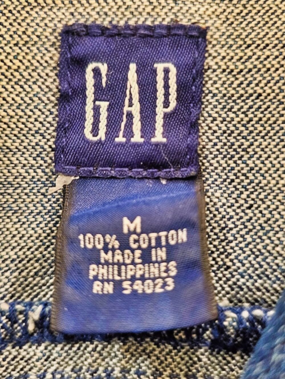 GAP Classic Blue Denim Trucker Jacket | Women's | Button Front | Vintage Wash - Picture 2 of 7